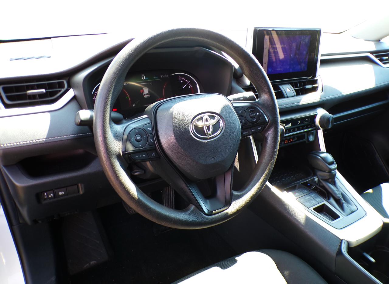 Toyota RAV4 LE AWD 2023