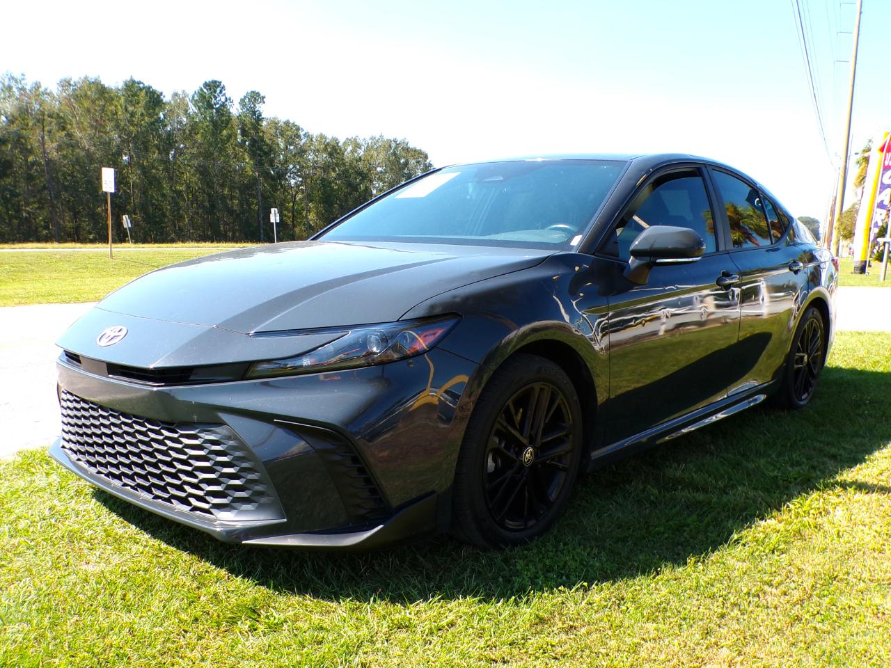 Toyota Camry Hybrid XLE 2025
