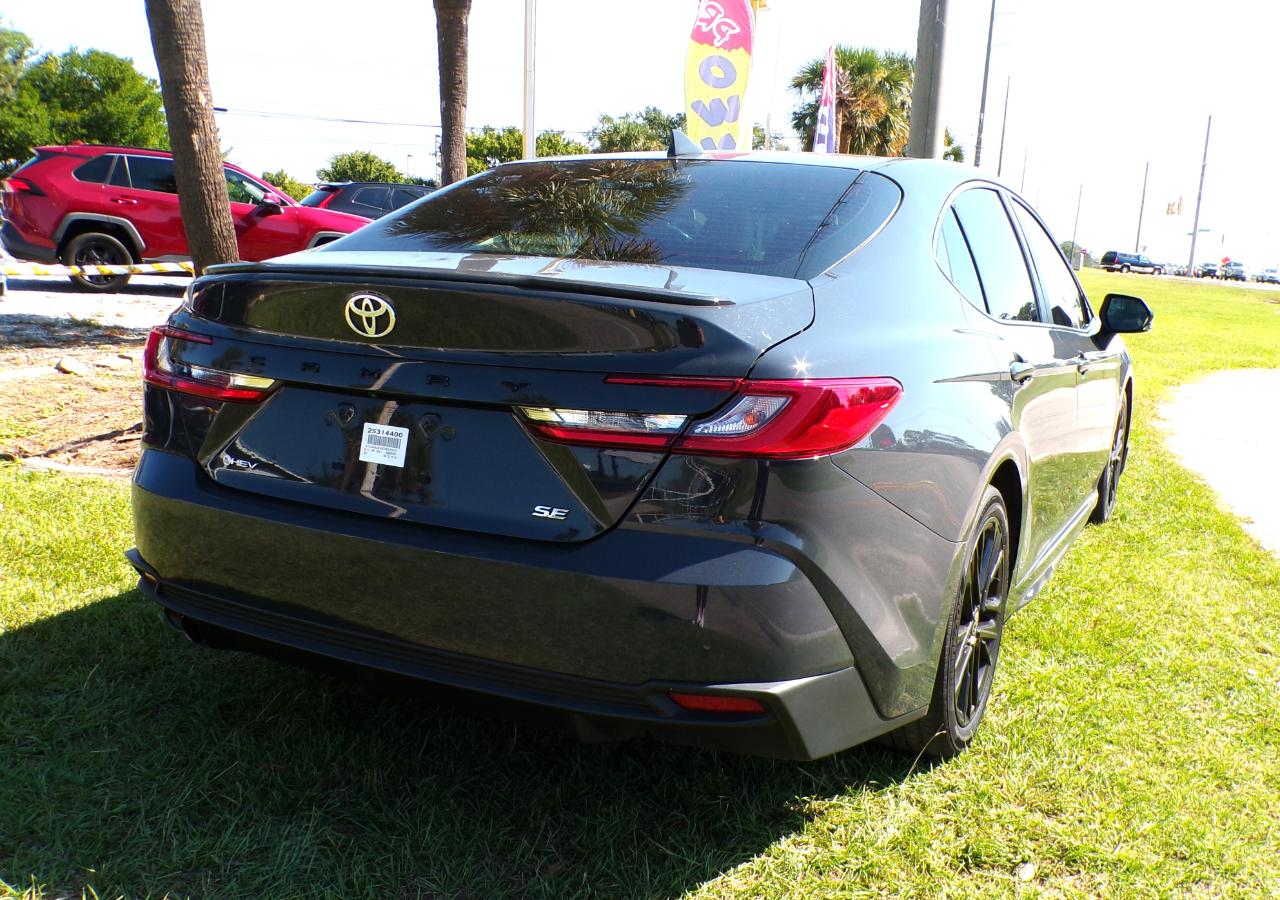 Toyota Camry Hybrid XLE 2025