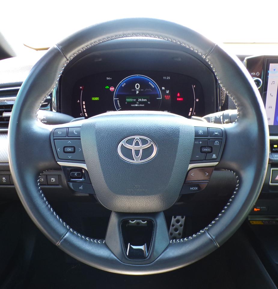 Toyota Camry Hybrid XLE 2025