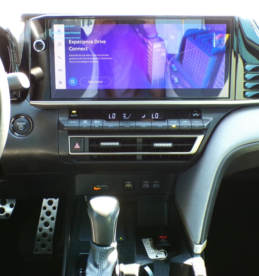 Toyota Camry Hybrid XLE 2025