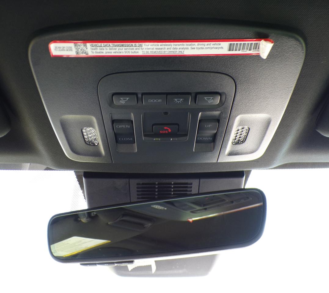 Toyota Camry Hybrid XLE 2025
