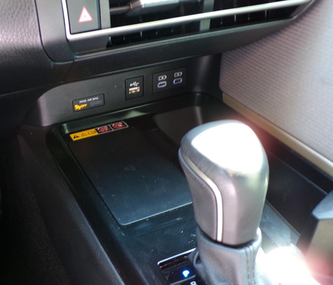 Toyota Camry Hybrid XLE 2025