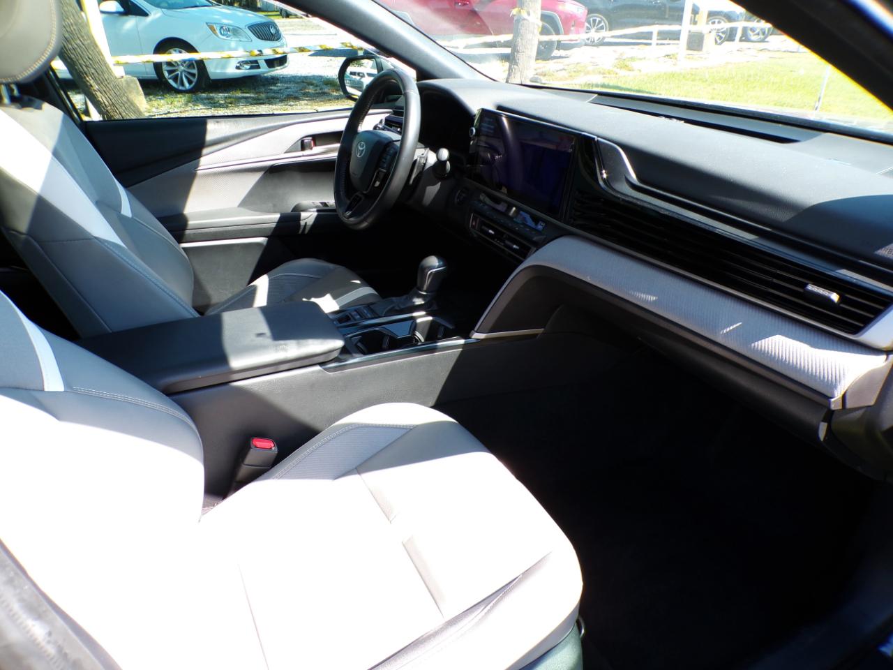 Toyota Camry Hybrid XLE 2025