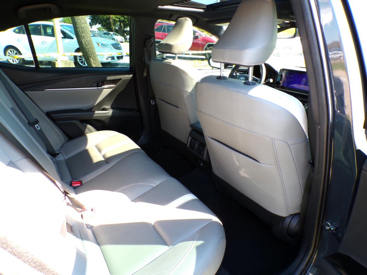 Toyota Camry Hybrid XLE 2025