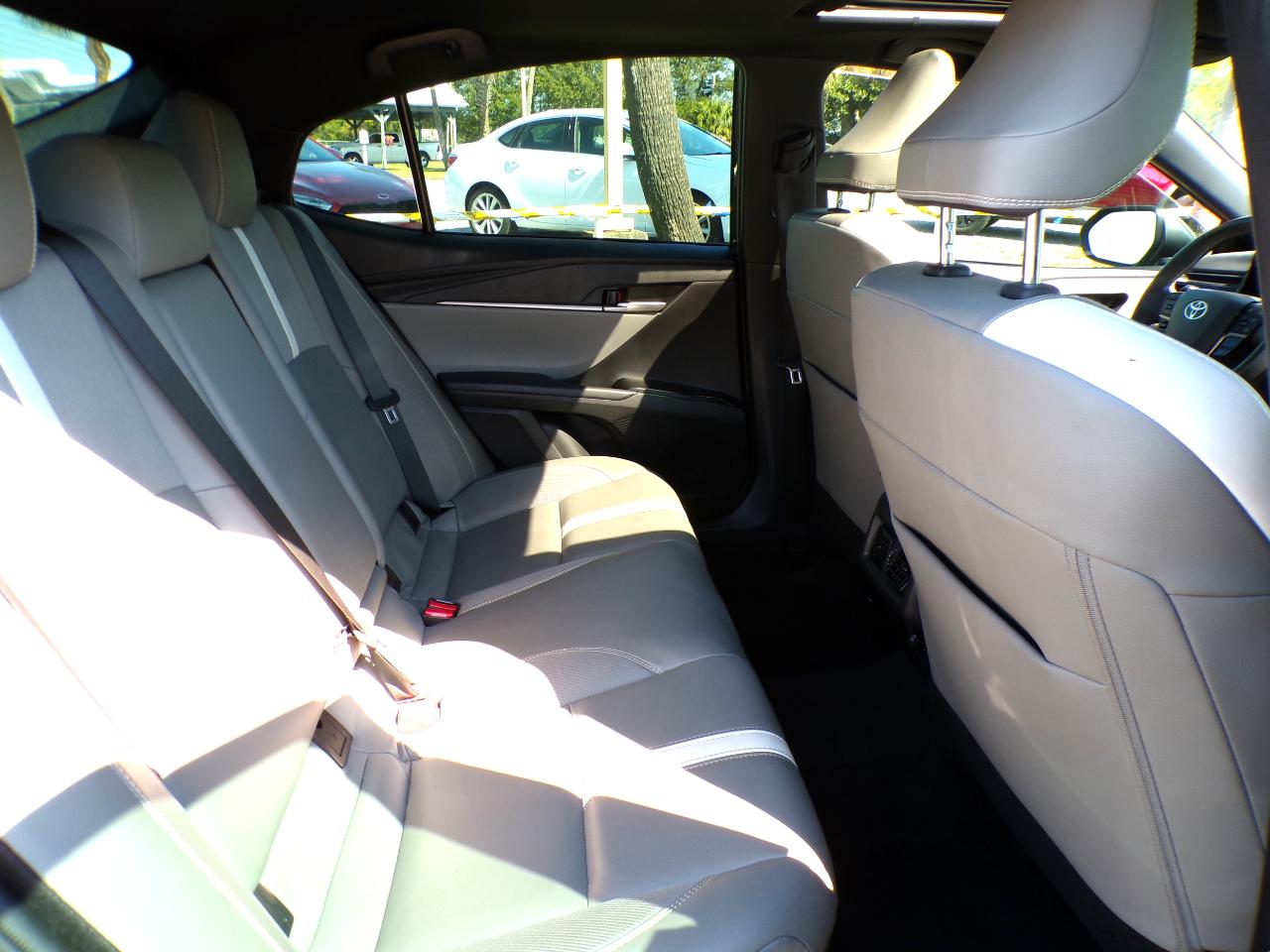 Toyota Camry Hybrid XLE 2025