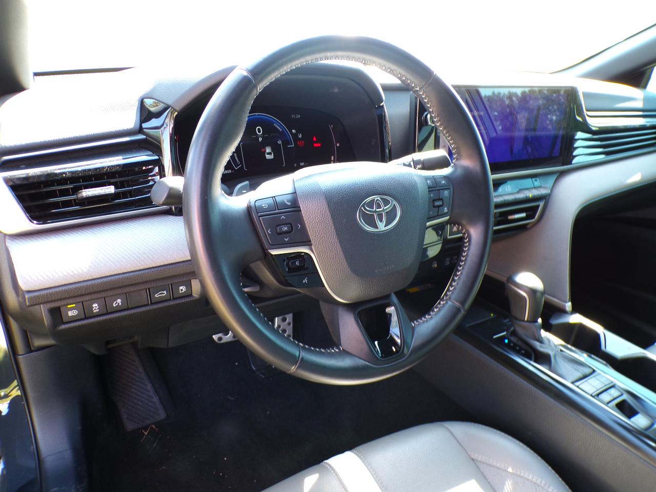 Toyota Camry Hybrid XLE 2025