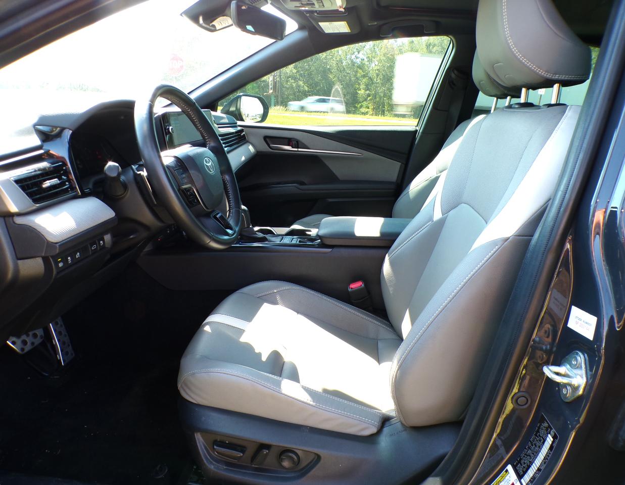 Toyota Camry Hybrid XLE 2025