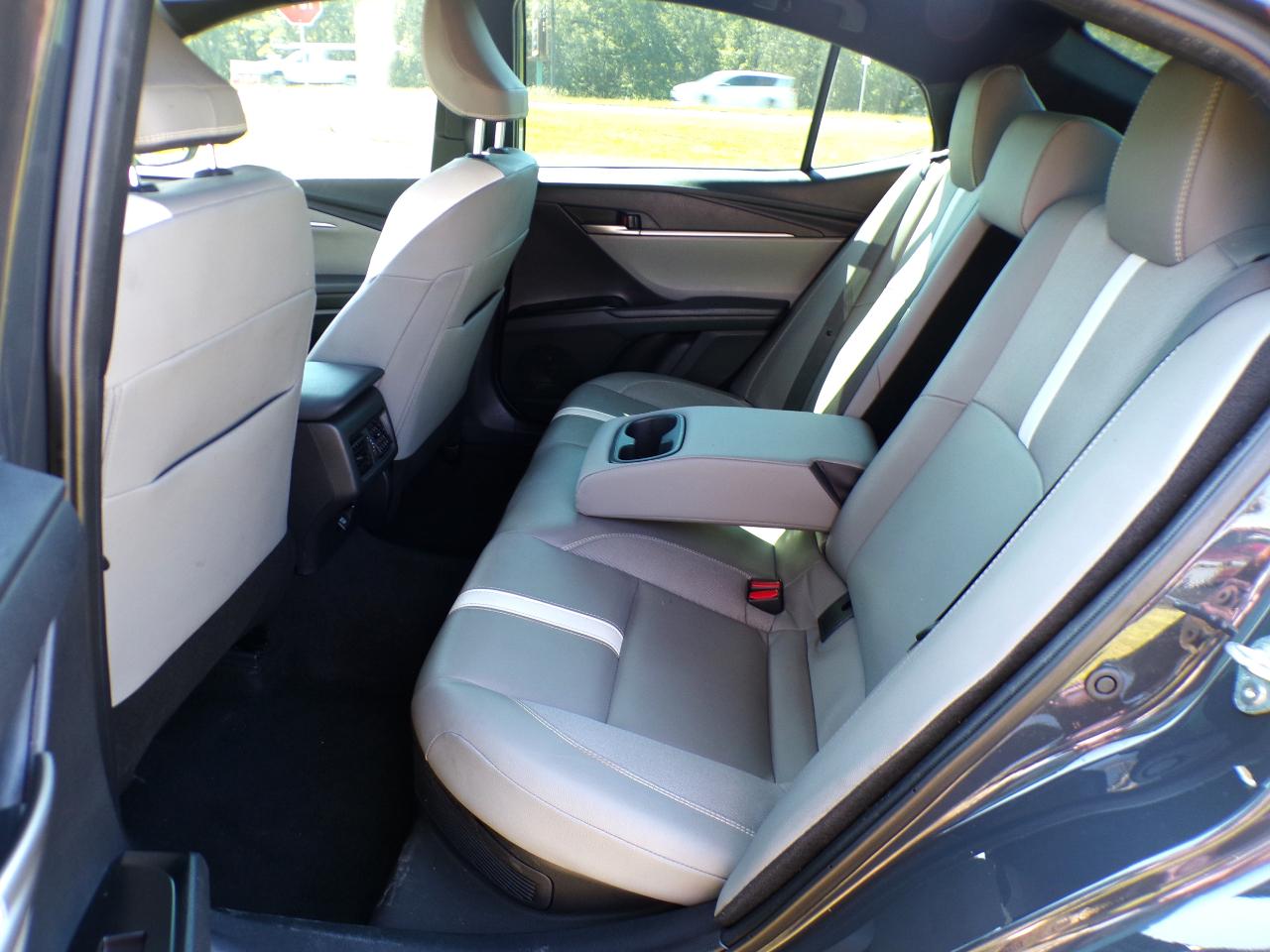 Toyota Camry Hybrid XLE 2025