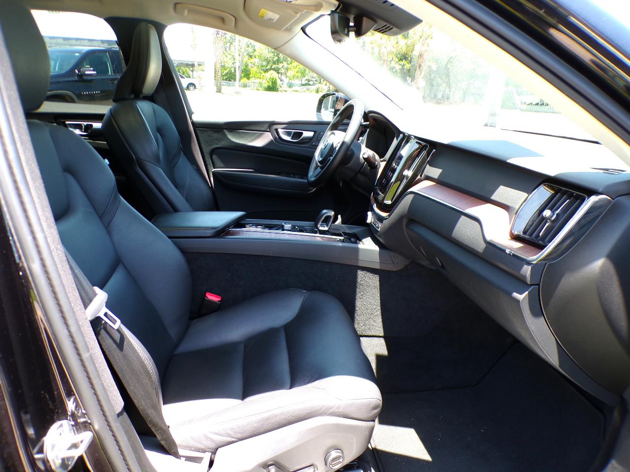 Volvo XC60 B5 Plus Dark AWD 2024