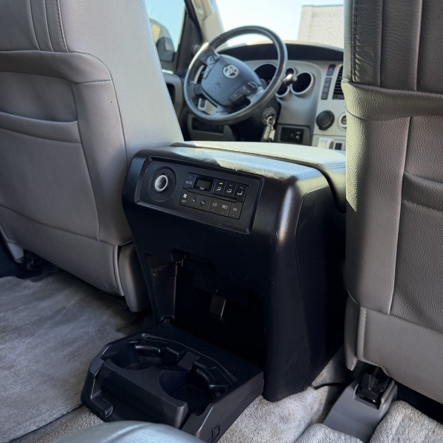 Toyota Sequoia  2008