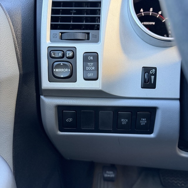 Toyota Sequoia  2008