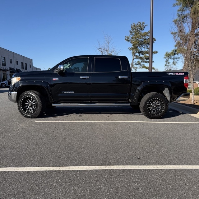 Toyota Tundra  2017