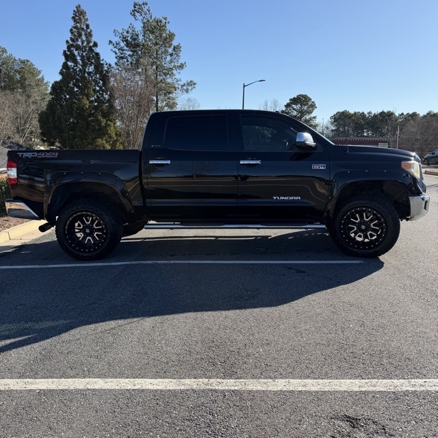 Toyota Tundra  2017