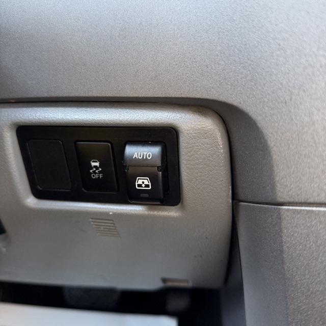 Toyota Sequoia  2012