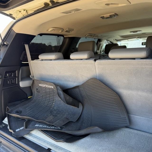 Toyota Sequoia  2010