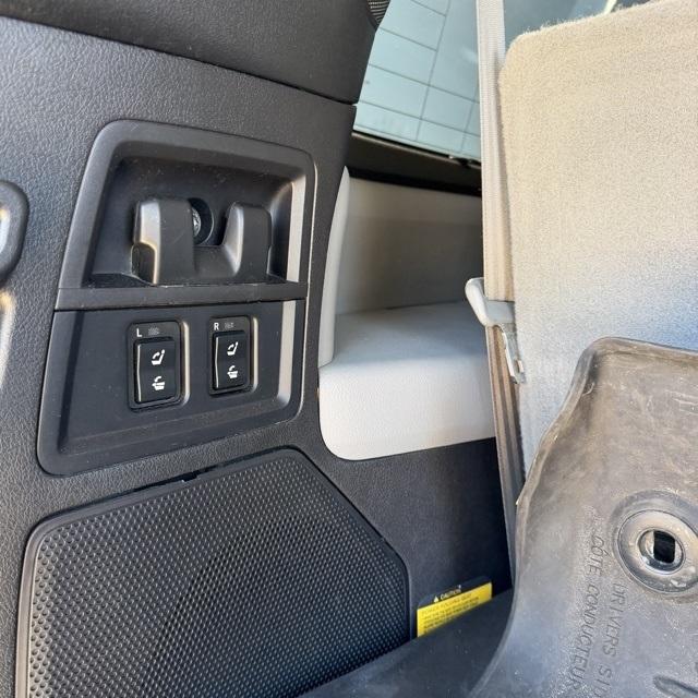 Toyota Sequoia  2010