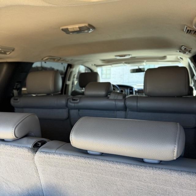 Toyota Sequoia  2010