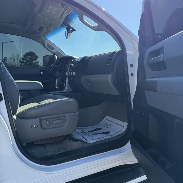 Toyota Sequoia  2010