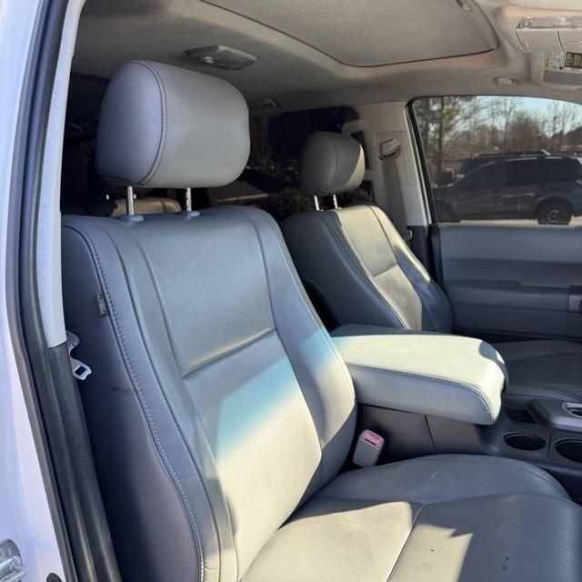 Toyota Sequoia  2010