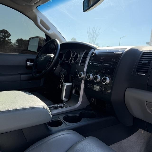 Toyota Sequoia  2010