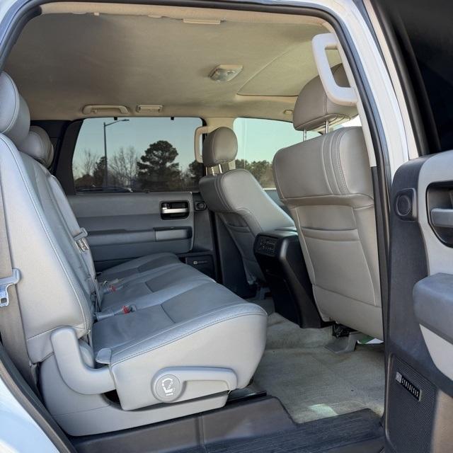 Toyota Sequoia  2010