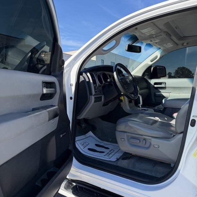 Toyota Sequoia  2010