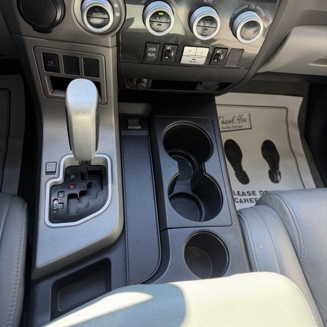 Toyota Sequoia  2010