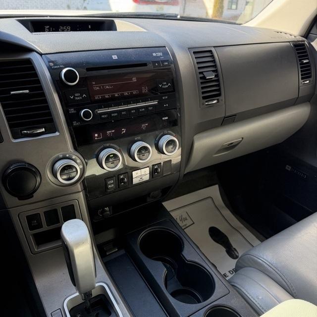 Toyota Sequoia  2010