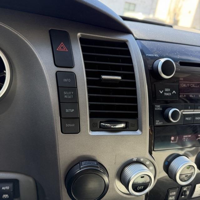 Toyota Sequoia  2010