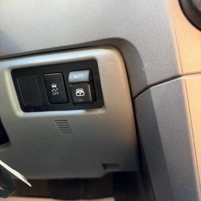 Toyota Sequoia  2010