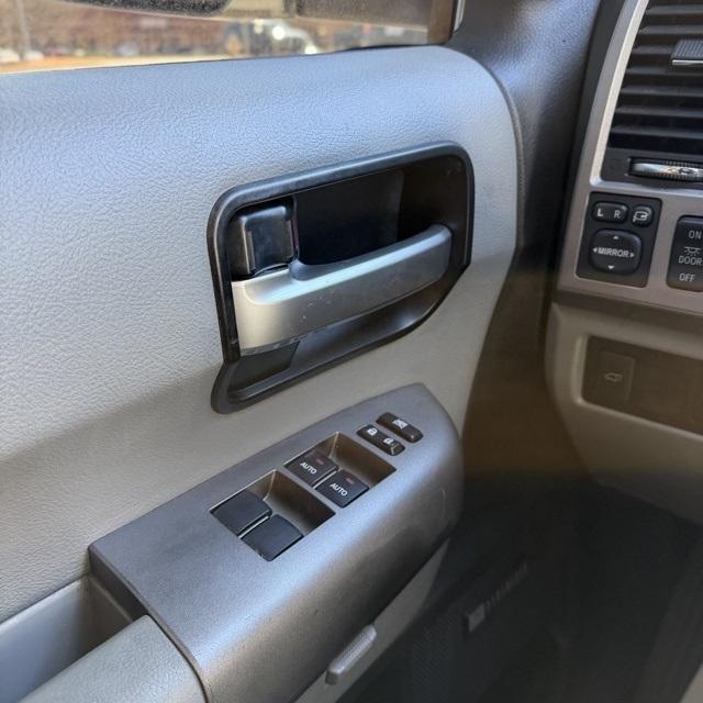 Toyota Sequoia  2010