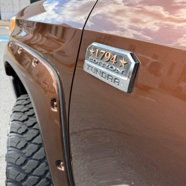 Toyota Tundra  2016
