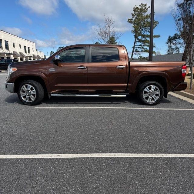 Toyota Tundra  2017