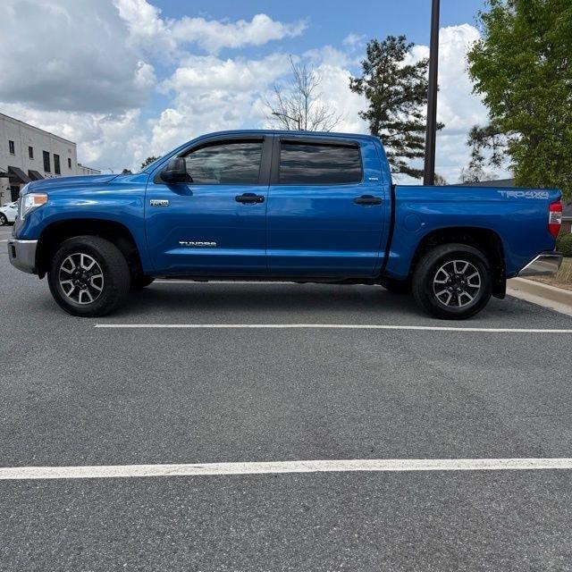 Toyota Tundra  2017