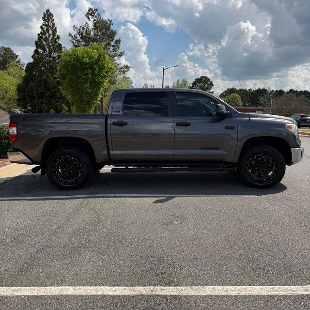 Toyota Tundra  2016