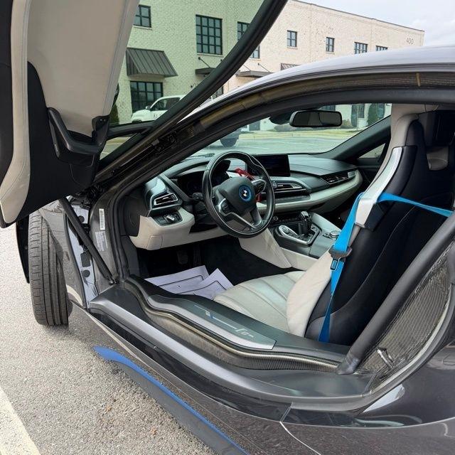 BMW i8  2015