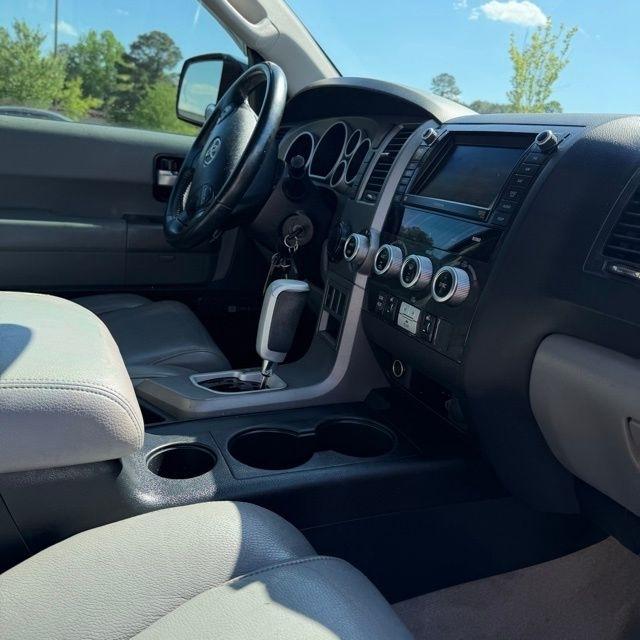 Toyota Sequoia  2011