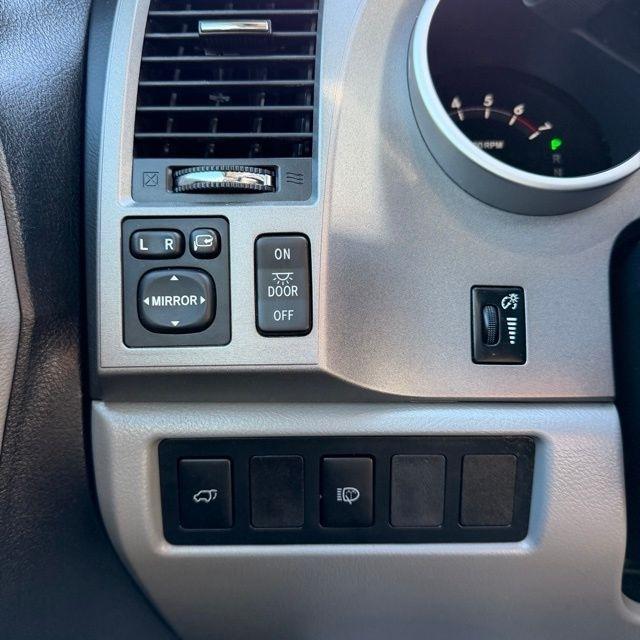 Toyota Sequoia  2011