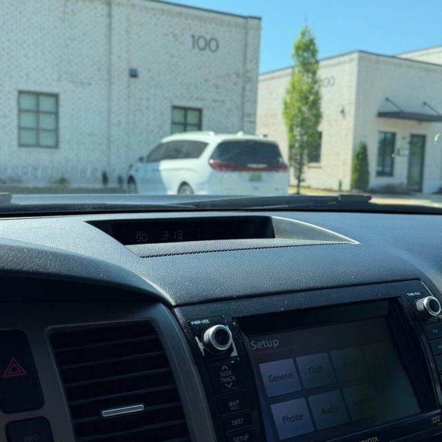 Toyota Sequoia  2011