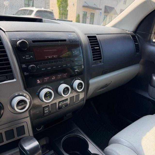 Toyota Sequoia  2011