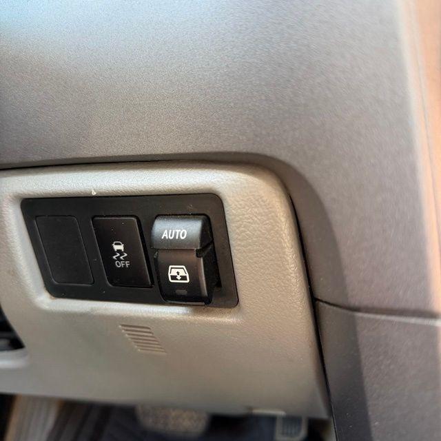 Toyota Sequoia  2011