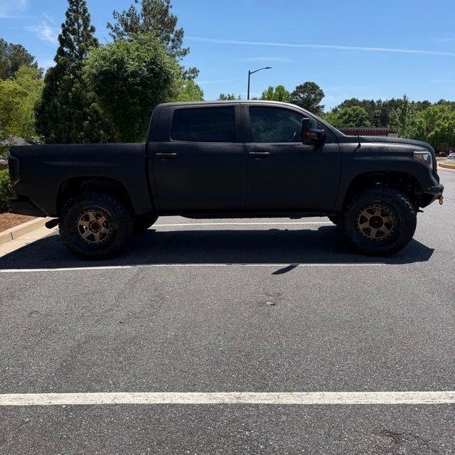 Toyota Tundra  2017