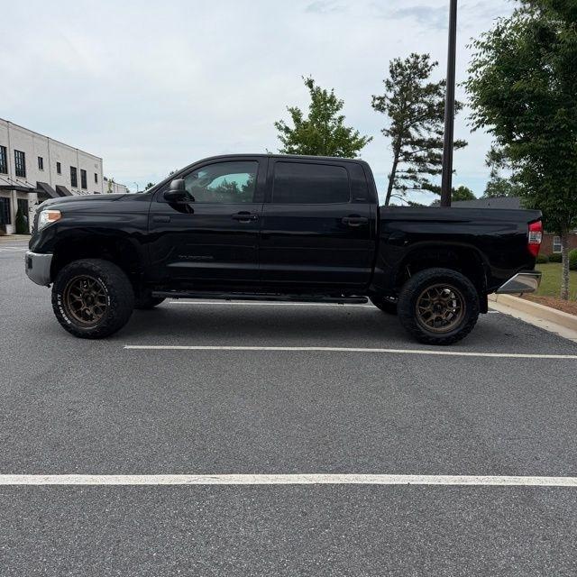 Toyota Tundra  2017