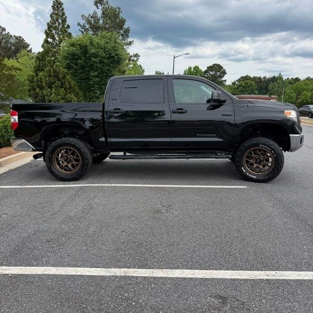 Toyota Tundra  2017