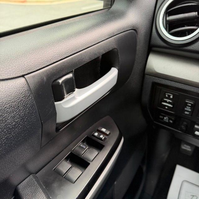 Toyota Tundra  2017