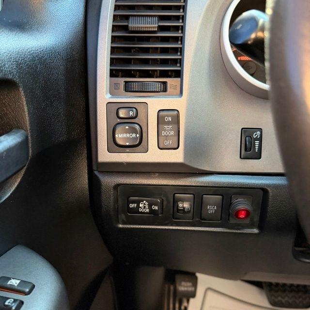 Toyota Tundra  2011