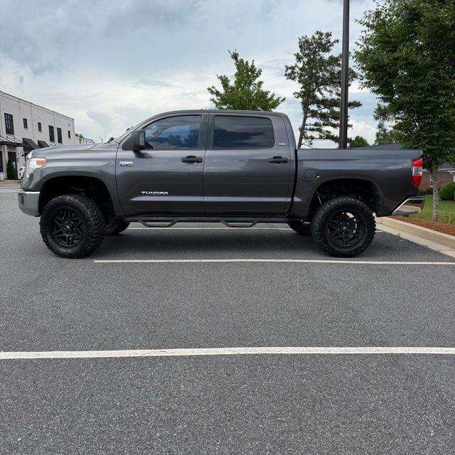 Toyota Tundra  2017