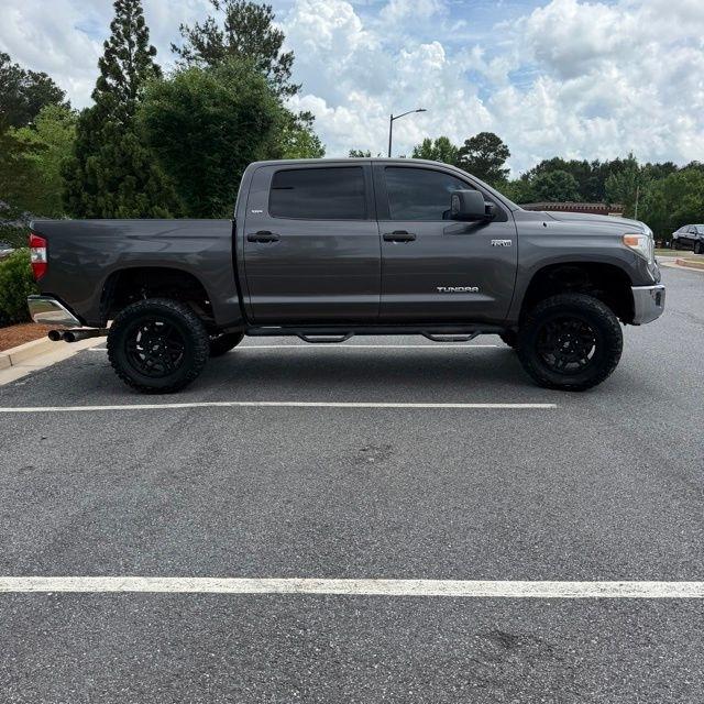Toyota Tundra  2017