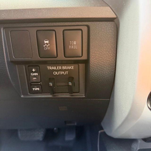 Toyota Tundra  2017
